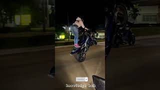 Download lagu Atraksi cewe barbar freestyle jemping motor di jalan viral mp3