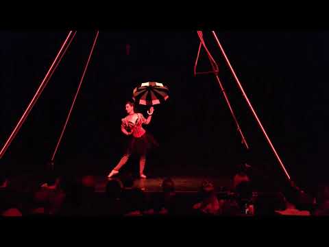 Point shoe tight rope walker Burlesque.