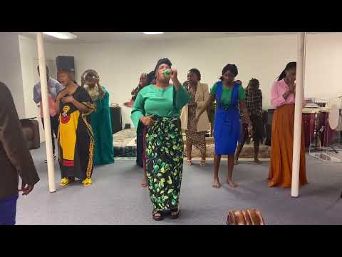 Worship Medley ( Wakuabudiwa, Kombo Oyo Ya Yesu, Kembo Na yo, Ni Yesu + more )