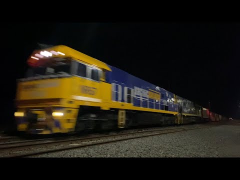 Down 5MA5 Pacific National container train with NR67 NR77 G538 (FA) passing Gheringhap loop 1/5/2025