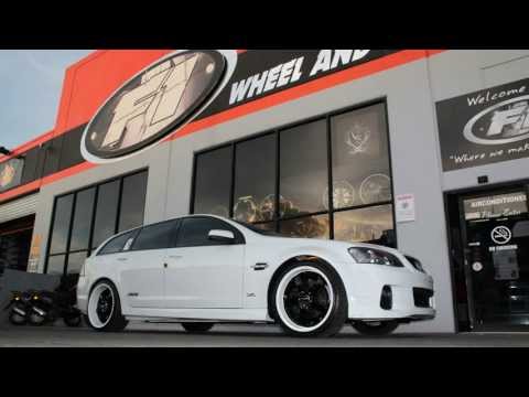 Holden Commodore Wagon 20 inch DTM Shines with custom white lips