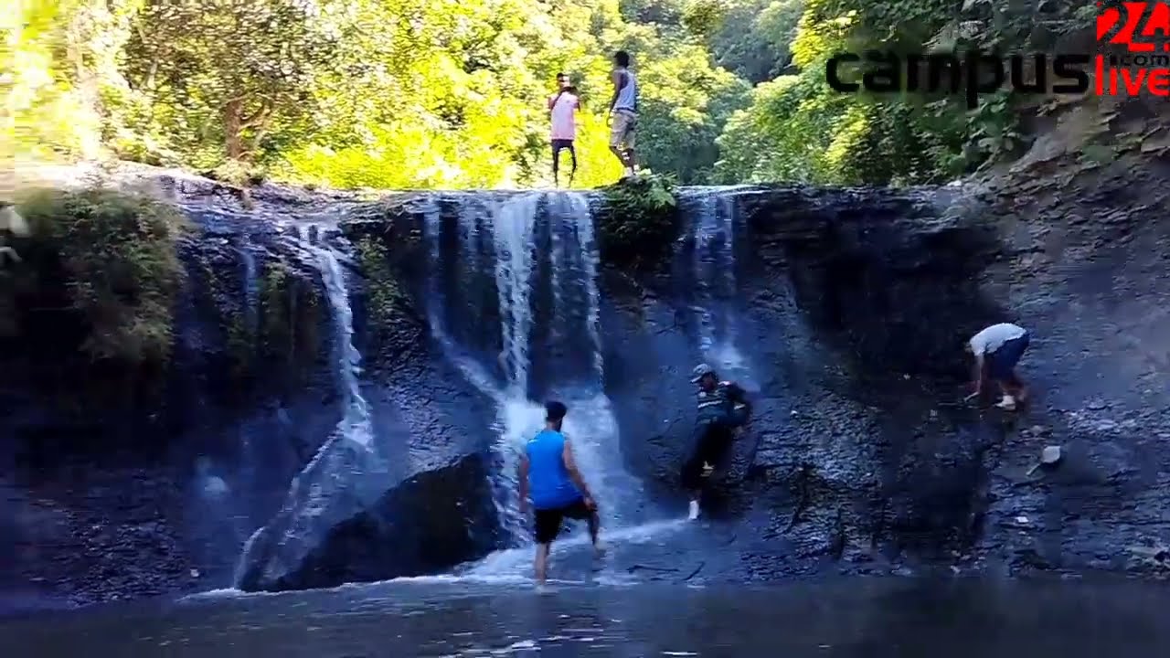 সীতাকুন্ডের ঝরঝরি ঝর্ণার নৈসর্গিক দৃশ্য