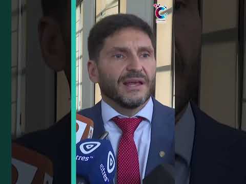 📊 En reunión de gabinete, el secretario de Trabajo de la provincia presentó un informe.