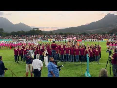 Die Universiteit Stellenbosch Koor sing Nkosi Sikelel' iAfrika voor Varsity Cup wedstryd.