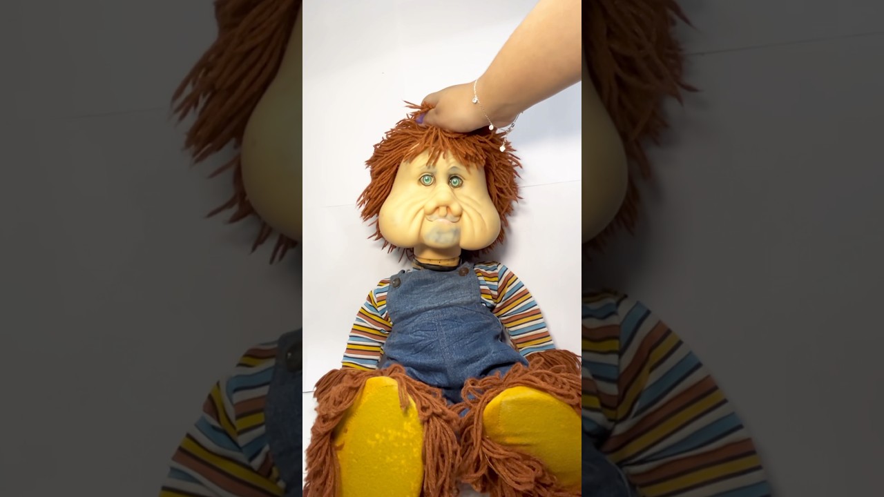 O boneco Fofão tinha uma estaca dentro do corpo pra fazer o mal para as crianças?