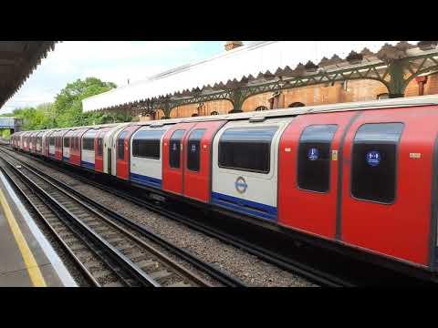 Central line | 1992 stock - Arrival and Depature from @Barkingside