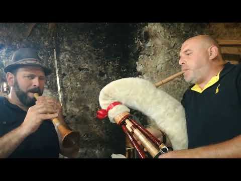 Una volta Agnone oggi Villa Latina terra che mandava i zampognari dal Re