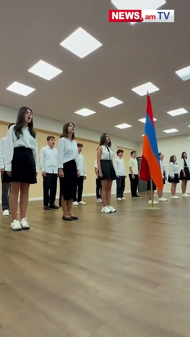 Փաշինյանը Ժաննա Անդրեասյանի հետ այցելել է Կարեն Դեմիրճյանի անվան դպրոց