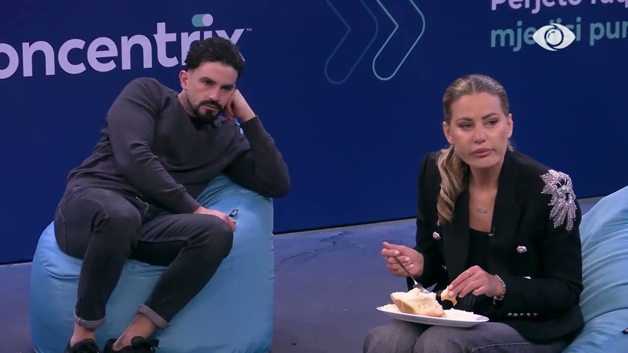 Jozi i përgjigjet telefonatës në italisht