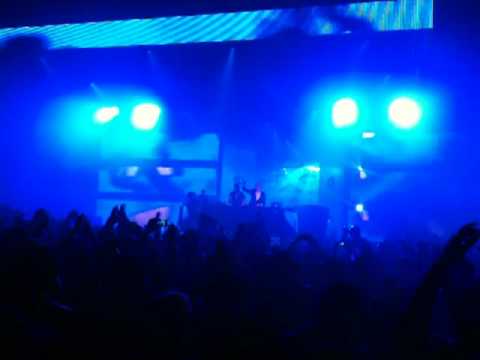 MC Ruffian Stagedive at X-Qlusive Technoboy Sydney 2009