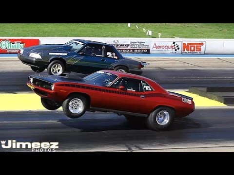AMERICAN MUSCLE CARS! '70 AAR HEMI CUDA VS  '93 LX FOXBODY MUSTANG!