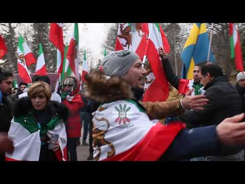 تظاهرات مبارزان در حمایت از خیزش مردم ایران و آتش زدن پرچم جمهوری اسلامی دراستکهلم-سوئد