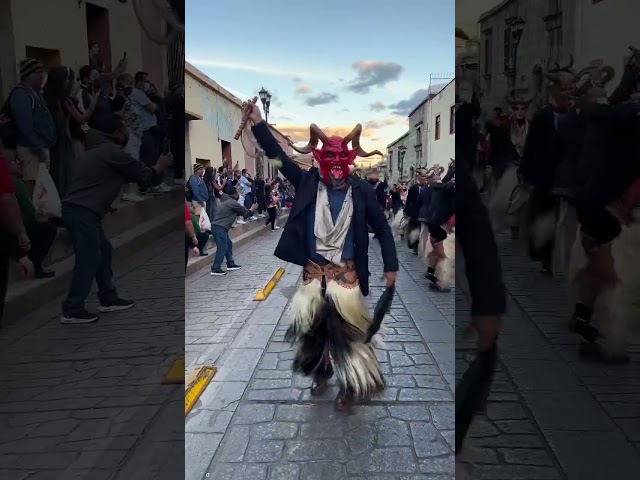 Vídeo relacionado con CreepyParty PartyHop - Máscara de diablo con máscara realista, de látex, estresante, para Halloween, terror fiesta de desfile de carnaval