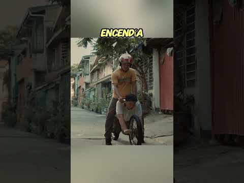 La moto humana que dejó a toda la familia sin palabras 🚴‍♂️😂 #youtubeshorts