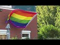 Discriminatie lhbti'ers stijgt, terwijl regenboogvlag vaker wappert