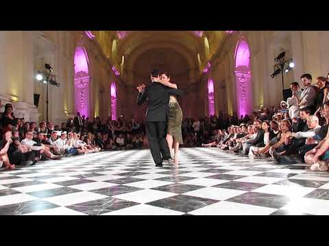  Facundo Piñero  and  Vanesa Villalba  are  dancing  to  the  tango  "  Una Vez  "  at  Torino Tango Festival  in  2019