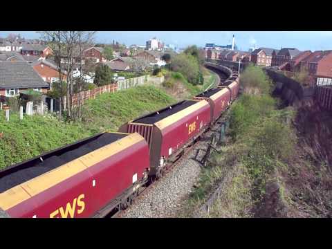 60065 EWS Jaguar, Liverpool to Fiddlers Ferry loaded coal @ Penketh 13/04/2012