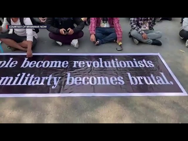 Protes Meletus di Seluruh Myanmar;  Pejabat partai Suu Kyi meninggal dalam tahanan