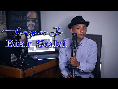 SENYUM JO BIAR SAKI - FIKRAM COWBOY cover  { Lirik }