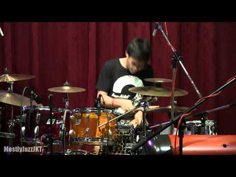 Ginda & The White Flowers - F-3 @ Mostly Jazz 06/04/13 [HD]