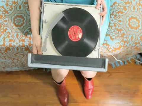 Sara Lov -  A Thousand Bees (video)