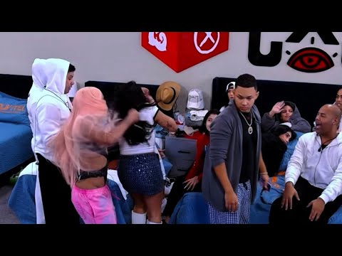 La Perversa le da galleta a karola en plena cámara