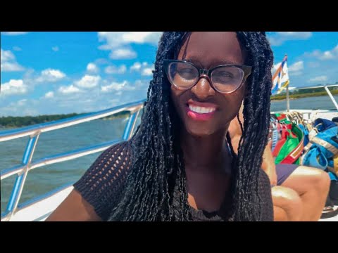 Rashida strober goes to the beach in South st