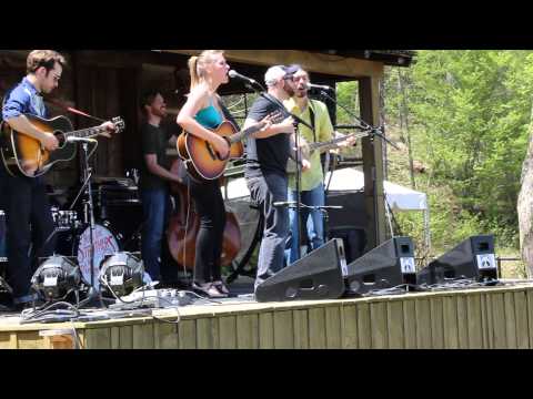 Travelin' On- Nora Jane Struthers and Party Line