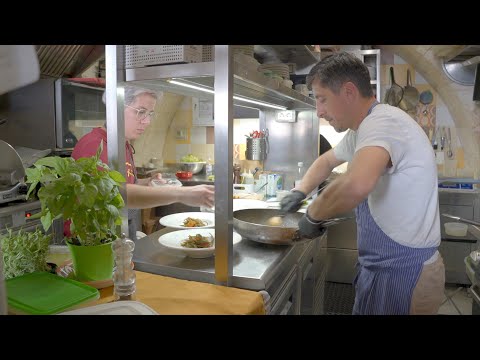 Você definitivamente vai se arrepender de não ter ido a esta trattoria da Puglia!”SCINUA”Restaurante em Putignano, Itália