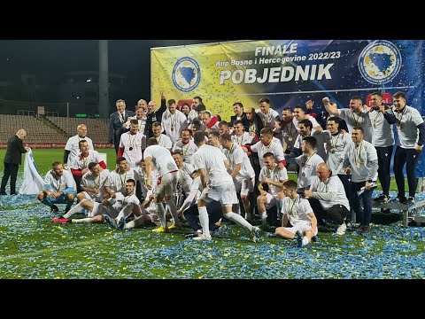 Slavlje igrača nakon dizanja pehara pobjednika Kupa BiH