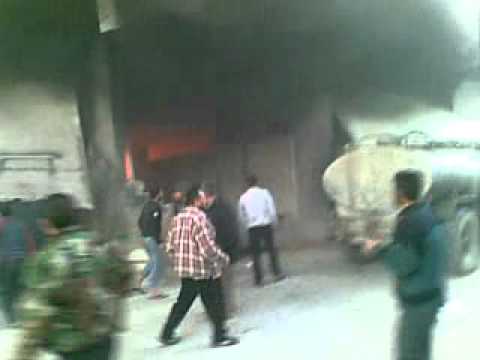 عناصر كتيبة الشهيد الدكتور زيد الحراكي تقوم بإطفاء حريق في مدينة حمورية في ريف دمشق