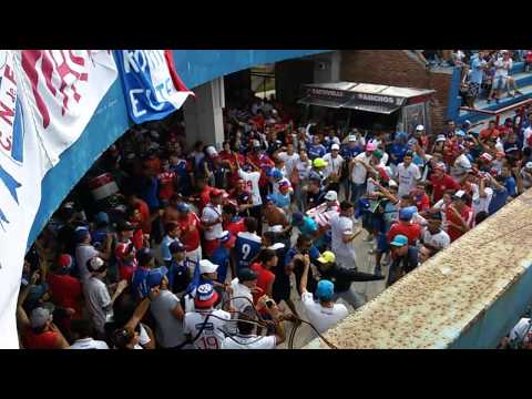 "Previa vs Sud America - son todas putas son las gallinas" Barra: La Banda del Parque • Club: Nacional