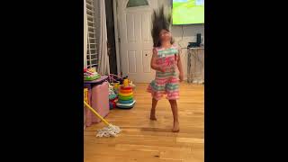 Voy a traer el pelo suelto #pelosuelto #niñabailando #Briella bailando #viralshorts #gloriatrevi ❤️