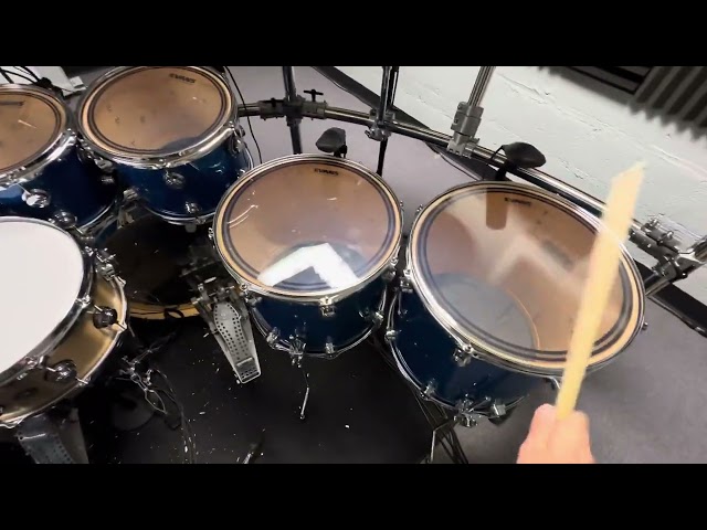 Vídeo relacionado con Evans EC2 12, 13, 16 inch Standard Tom Pack - Clear