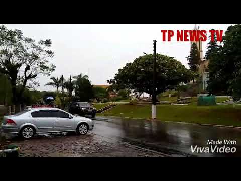 COLORADOS PUXAM CARROÇA COM GREMISTAS EM TIRADENTES DO SUL