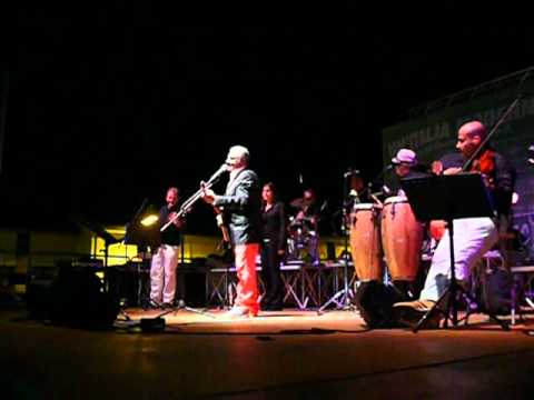 Cabaret,"LE DONNE","CORRE E SCAPPA' " - 'NDUCCIO & "IL SENTIMENTO AGRICOLO" a Pescara 25-09-2011