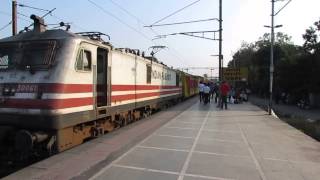 preview picture of video '12931 Mumbai Central Ahmadabad Double Decker is departing from Vapi'