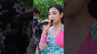 Download lagu lamunan alrosta yang lagi rame di tiktok#alrosta #lamunan mp3