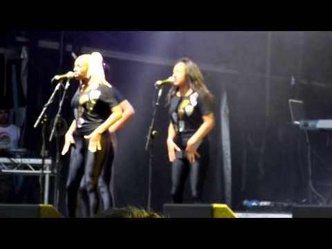 Soul ll Soul - 'Keep On Movin'