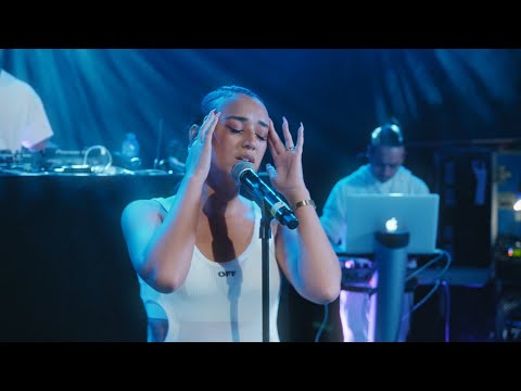 Cyra Gwynth - Therapy (Live @ Reflektor)