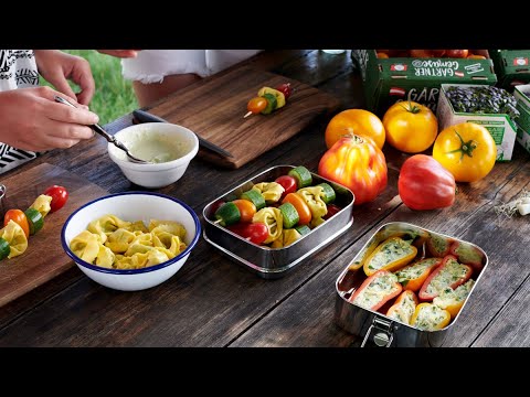 Schulsnacks: Mit Eiaufstrich gefüllte Mini-Paprika & Tomaten-Gurke-Tortellini-Spieße
