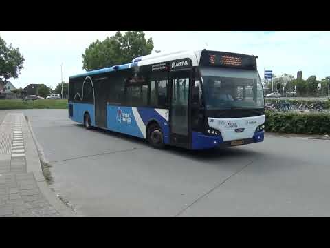 Bus 48 en 324 bij het busstation van Lemmer!