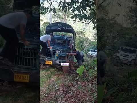 jeep camioneta Rionegro Santander  lucha de estos campesinos por estas trochas del país