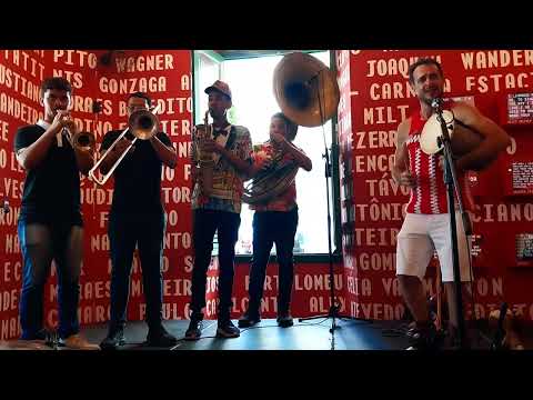 Gilú Amaral e Orquestra de Frevo Henrique Dias