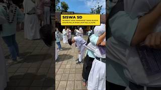 Download lagu Kasihan adek SD ini tidak di peluk ibunya saat kelulusan sekolah🥹 #viralvideo mp3