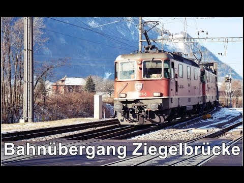 Railway Crossing Ziegelbrücke / Bahnübergang beim Bahnhof Ziegelbrücke, St. Gallen, Schweiz