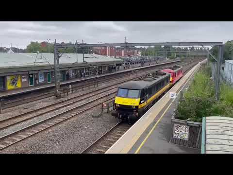 0Z90 - DB90s - 90029 & 90035 - Bumblebee2 and CB Hall on their way down to Daventry IRFT