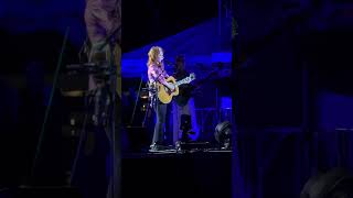 Bonnie Raitt &amp; Susan Tedeschi - Angel From Montgomery (John Prine)