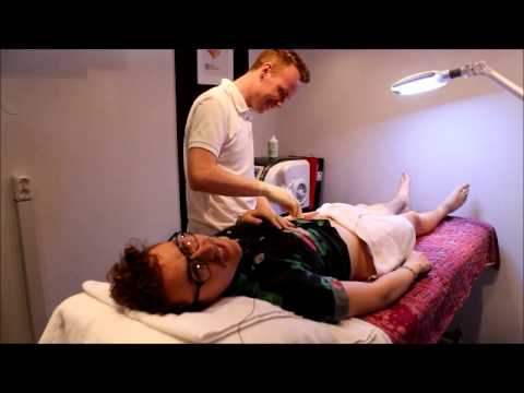 Jimmie testar att vaxa pungen