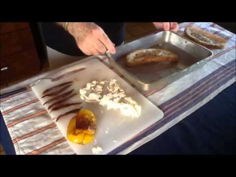 Panino pugliese (con burrata, acciughe e peperone)